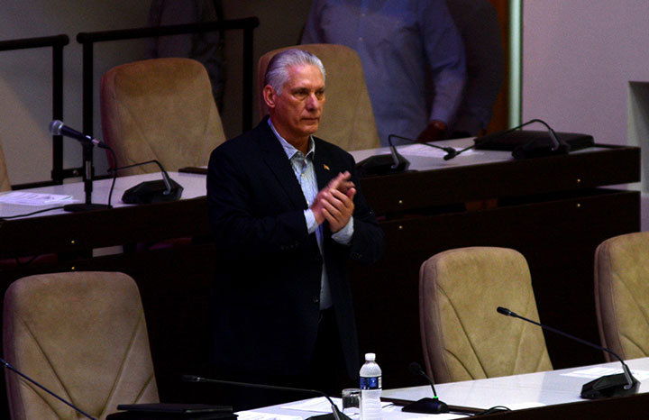 Acuden Raúl y Díaz-Canel a período ordinario de la Asamblea Nacional