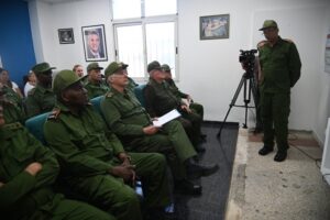 Asiste Díaz-Canel a jornada por el Día Nacional de la Defensa, en el municipio capitalino del Cerro