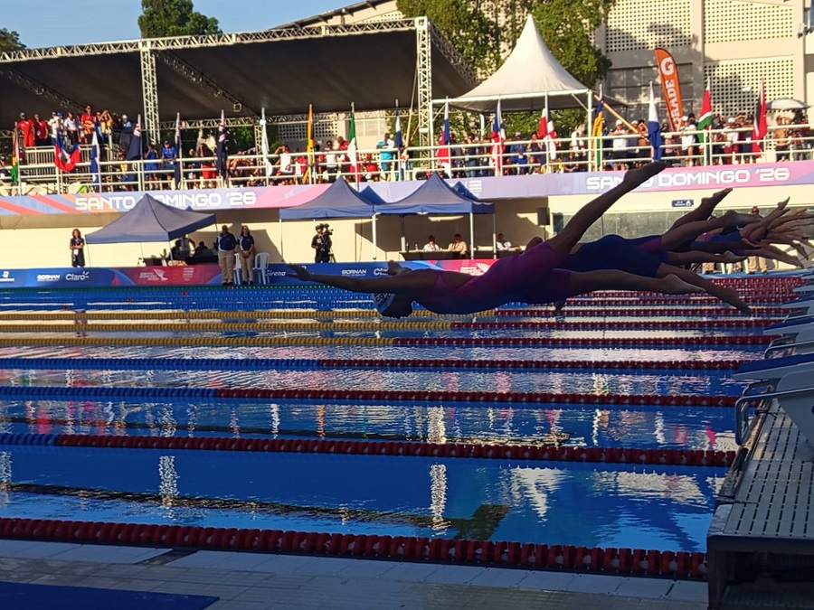 nadadora Andrea Becali