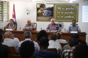 Díaz-Canel visita Consejos de Defensa Municipales de La Habana