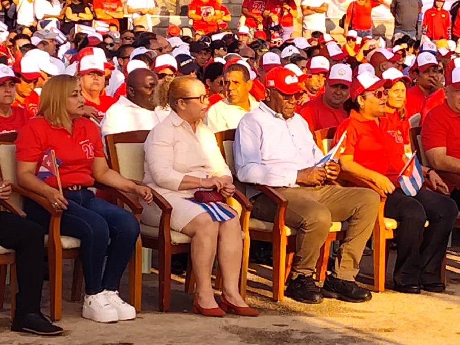 Preside Salvador Valdés Mesa acto por el 26 de Julio en Caibarién