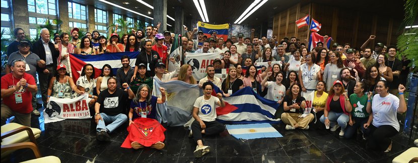 Díaz-Canel con participantes en la IV Asamblea ALBA-Movimientos