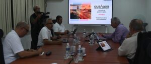 Díaz-Canel visita sede de la Plataforma Soberanía