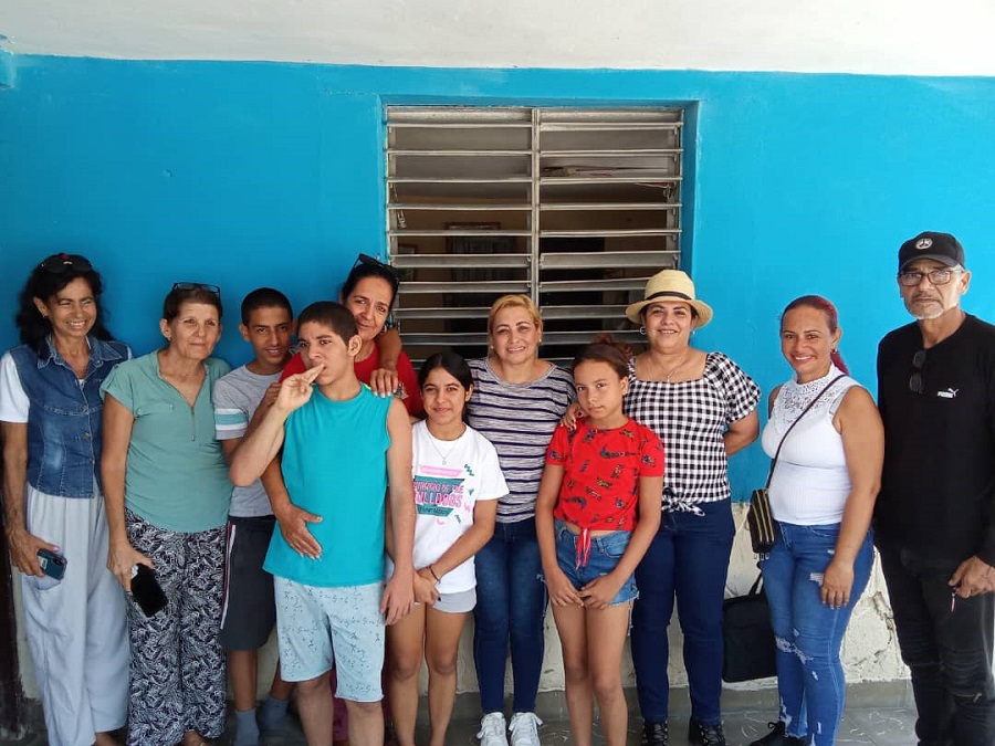 Autoridades de Villa Clara recorren centros sociales en el municipio de Santo Domingo