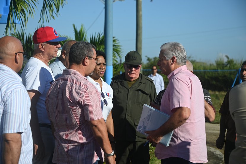 Díaz-Canel visita fuente de abasto de agua “El gato”