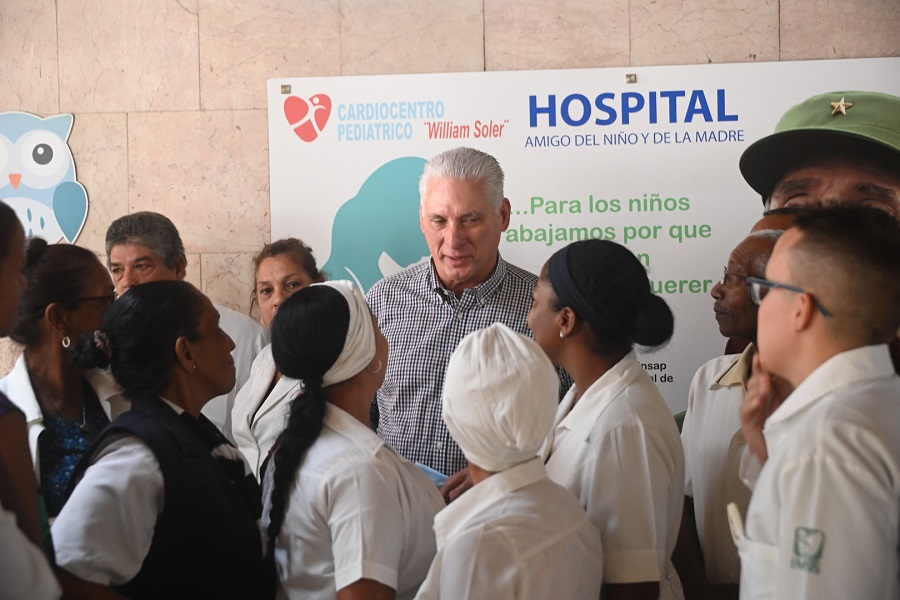 Díaz-Canel en el Cardiocentro pediátrico “William Soler”