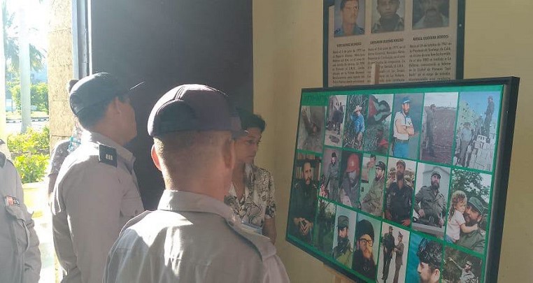 Inauguran exposición fotográfica «100 años con Fidel y su espíritu de combate»