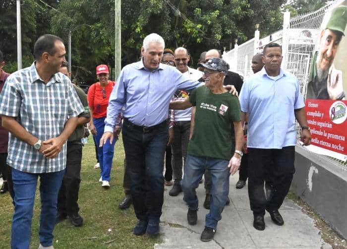 Presidente Díaz-Canel en el barrio capitalino “La Timba”