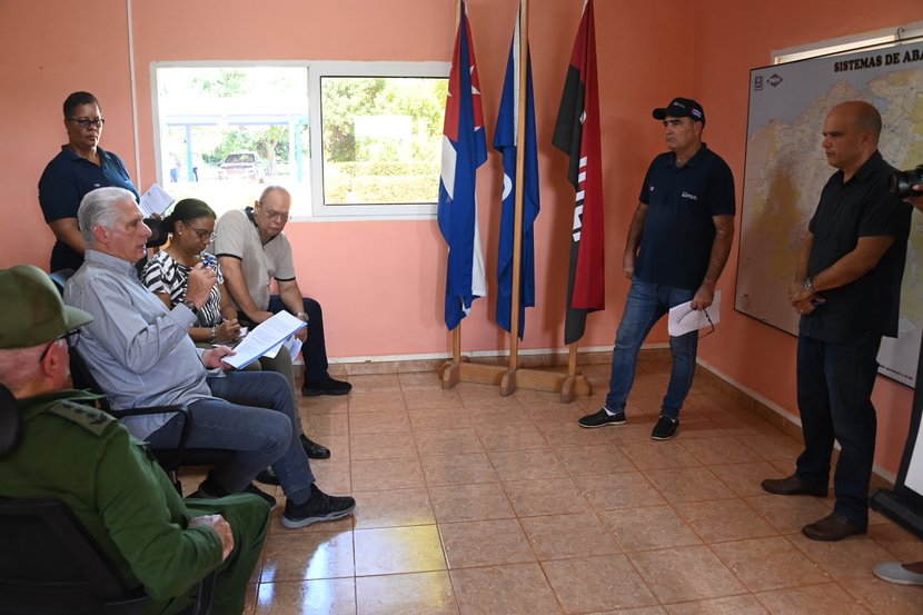 Díaz-Canel en Cuenca Sur: “Hay voluntad, con un enfoque propio del momento, de poder encontrar soluciones a los problemas”