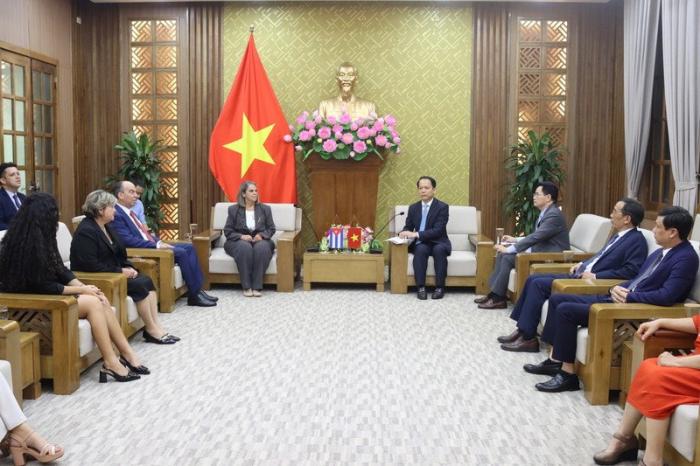 Recibe ministro de Justicia de Vietnam a delegación cubana