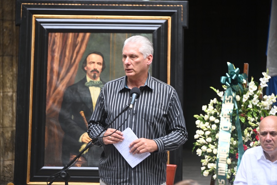 ntercambia Presidente Díaz-Canel con historiadores cubanos