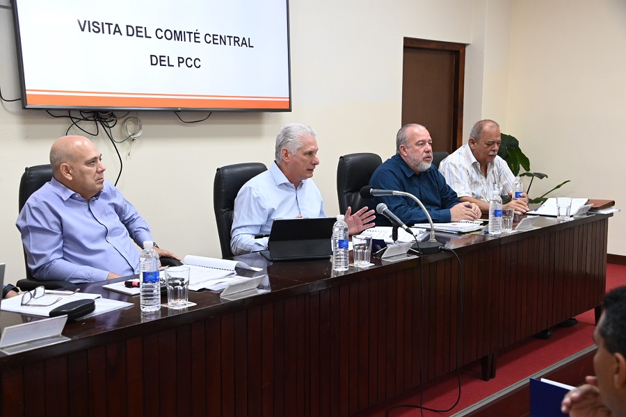 reunión de trabajo con representantes del Ministerio de Energía y Minas