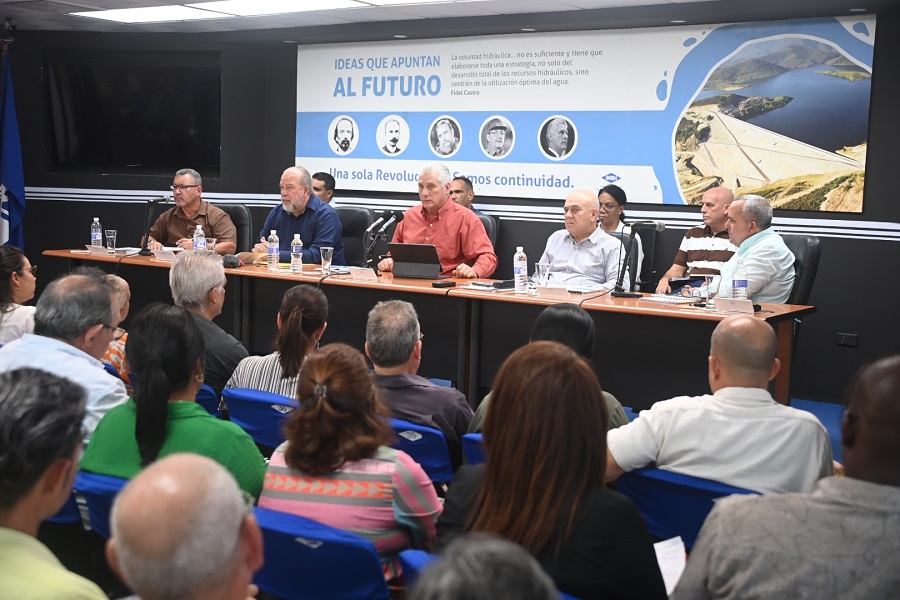 El colectivo de Recursos Hidráulicos: irnos por encima del bloqueo, y vencer dificultades
