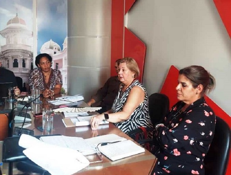 Jefa nacional de la ONAT constata en Cienfuegos principales retos de la gestión tributaria