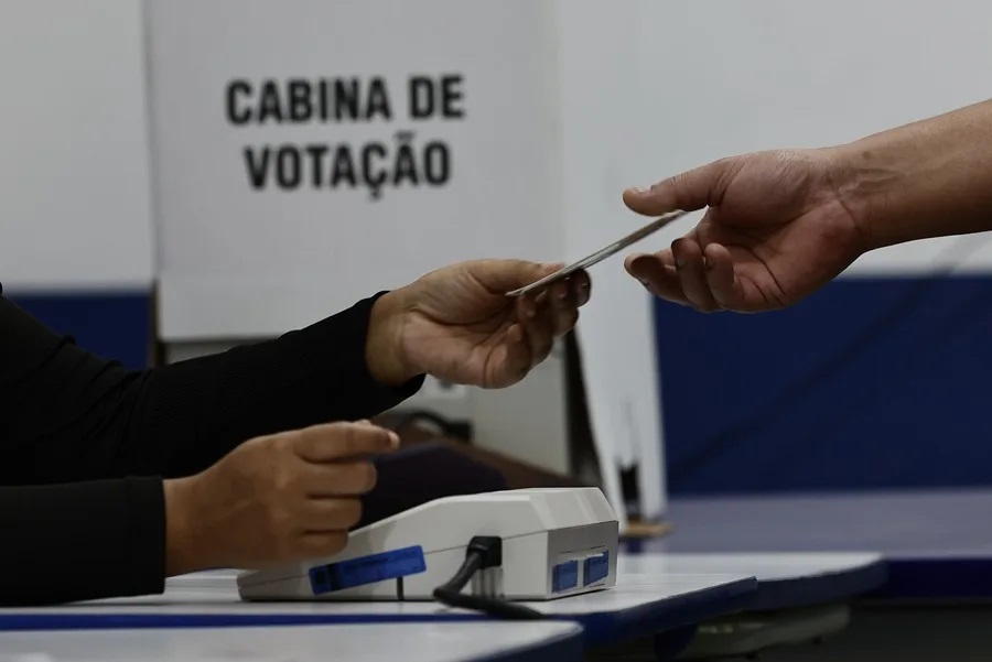 Autoridades reportan normalidad en comicios brasileños