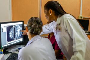 Lucha contra el cáncer de mama: un desafío que es de toda la sociedad