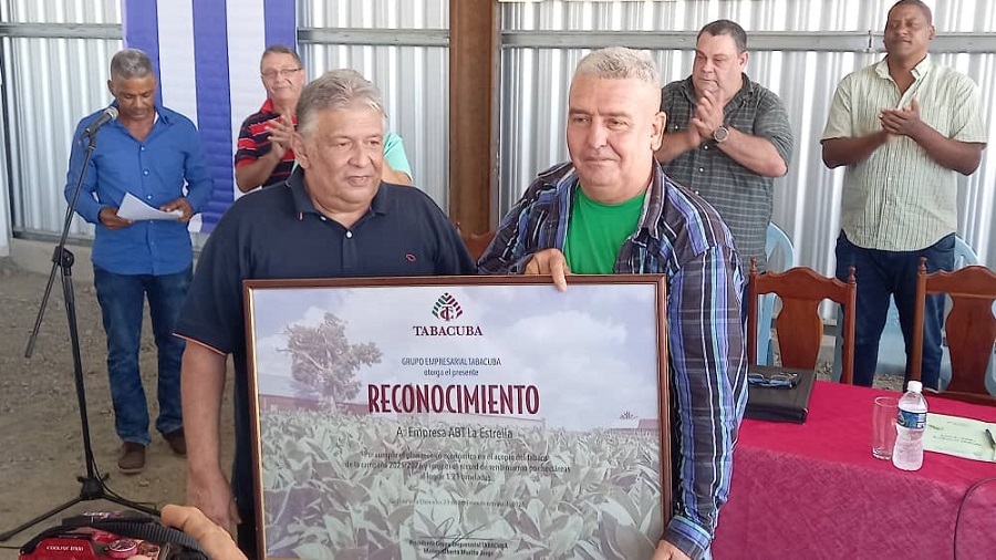 Empresa villaclareña de Acopio y Beneficio del Tabaco La Estrella, la mejor del país