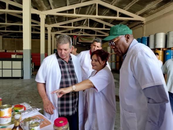 Evalúa Valdés Mesa programas alimentarios en Pinar del Río