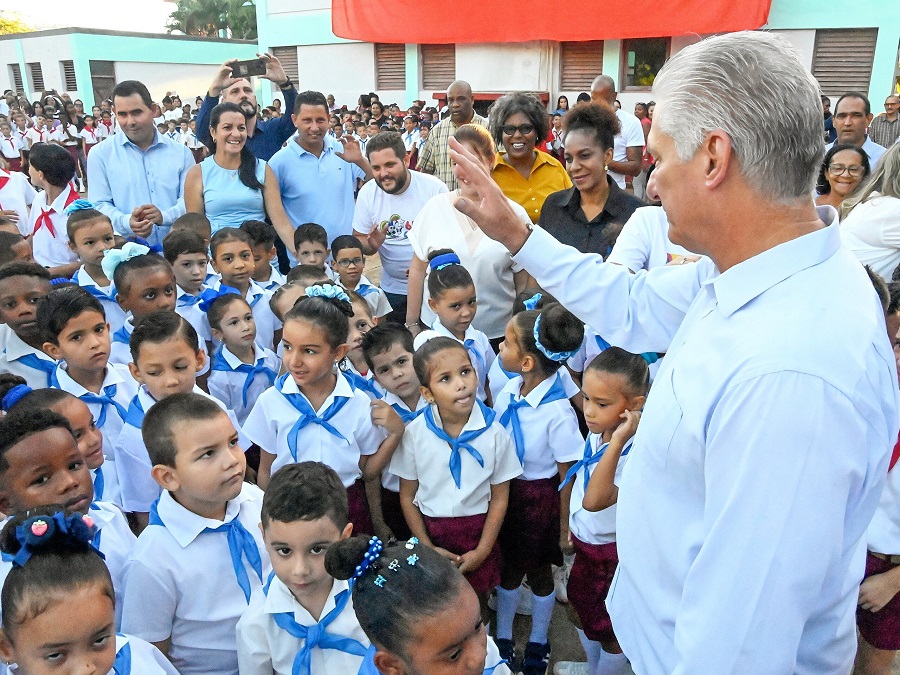 Preside Díaz-Canel acto de iniciación a la Organización de Pioneros